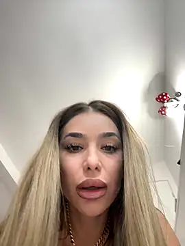 KaseyQuinn  online show from 10, 10, 2025