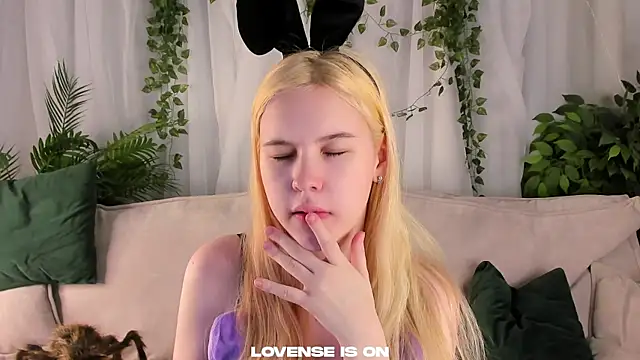 ElizSpieth online show from 26, 10, 2025