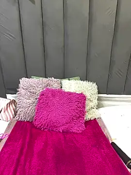 LonelyQueenxx25 online show from 28, 6, 2026