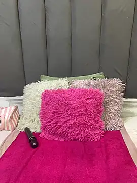 LonelyQueenxx25 online show from 6, 7, 2026