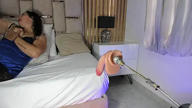 Luna Naughty1 online show from 4, 10, 2025