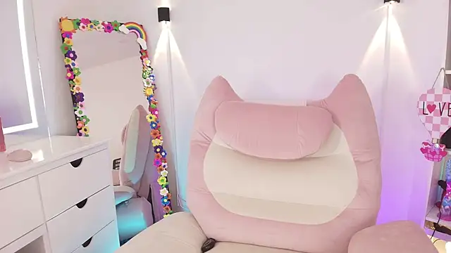 justonecute online show from 12, 6, 2026