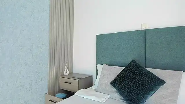 Laura Ivy online show from 28, 4, 2026