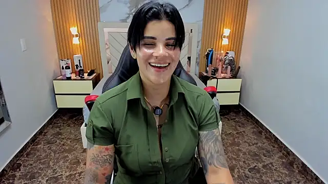 KAROLLJONES1 online show from 18, 12, 2025