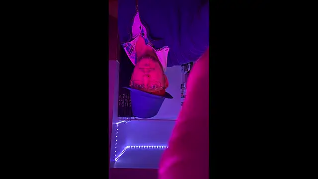 Pussyismyfavoritetaste online show from 21, 12, 2025