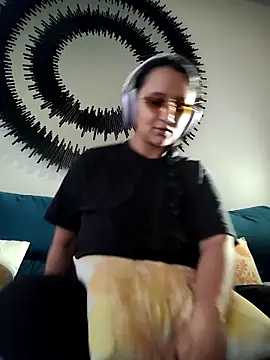 Snapshot of Esmeralda333 chatting on 24, 2, 2026 Esmeralda333 online show from 24, 2, 2026