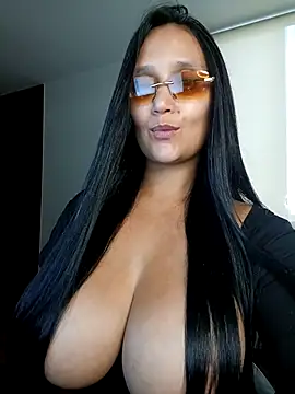 Snapshot of Esmeralda333 chatting on 10, 3, 2026 Esmeralda333 online show from 10, 3, 2026