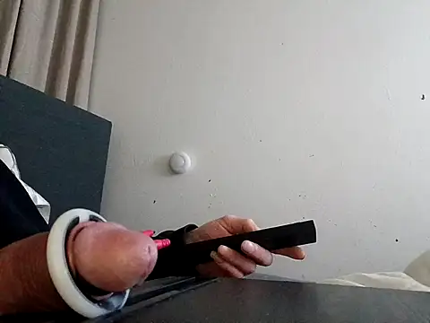 Snapshot of handsome8inchh chatting on 2, 3, 2026 handsome8inchh online show from 2, 3, 2026