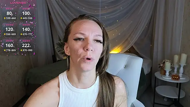 Jesica mooon online show from 6, 3, 2026