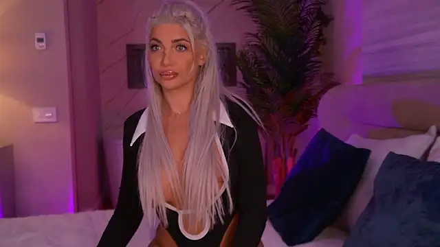 ElsaSinn online show from 13, 9, 2025