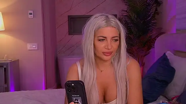 ElsaSinn online show from 15, 9, 2025