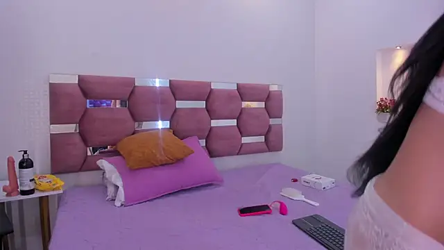 MelannyCollins   online show from 7, 10, 2025