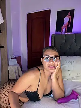 Snapshot of ema_zoe chatting on 29, 4, 2026 ema zoe online show from 29, 4, 2026