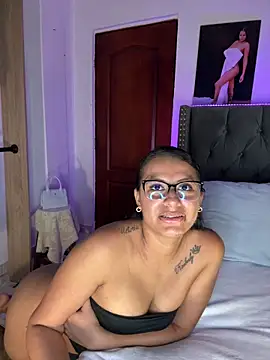 Snapshot of ema_zoe chatting on 3, 5, 2026 ema zoe online show from 3, 5, 2026