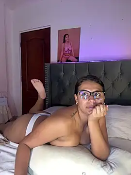 Snapshot of ema_zoe chatting on 2, 6, 2026 ema zoe online show from 2, 6, 2026