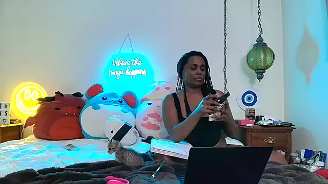 Snapshot of GigiMcFee chatting on 12, 9, 2025 GigiMcFee online show from 12, 9, 2025