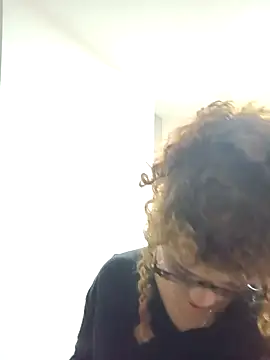 Vikyvoyeur online show from 23, 9, 2025