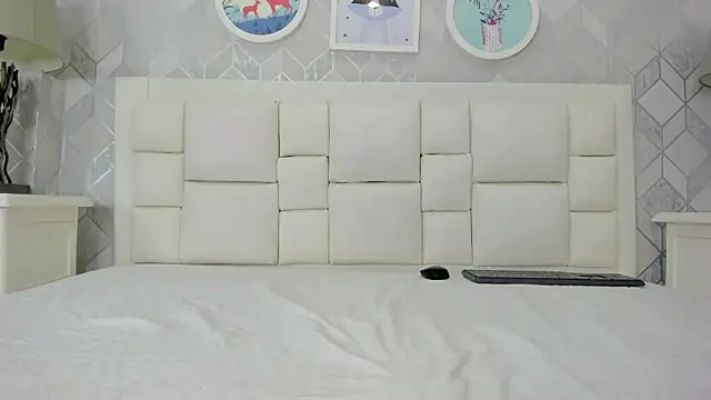 naia cox online show from 11, 4, 2026