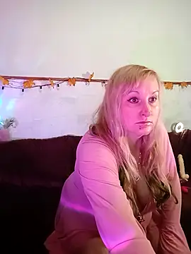 Snapshot of XHelenaX90 chatting on 13, 11, 2025 XHelenaX90 online show from 13, 11, 2025