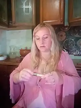 Snapshot of XHelenaX90 chatting on 16, 11, 2025 XHelenaX90 online show from 16, 11, 2025