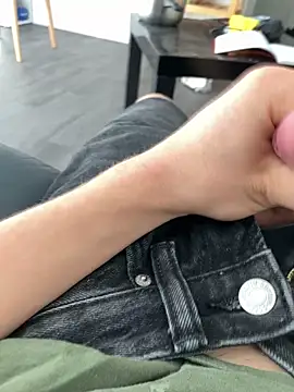 Snapshot of Loulou_2007 chatting on 1, 10, 2025 Loulou 2007 online show from 1, 10, 2025