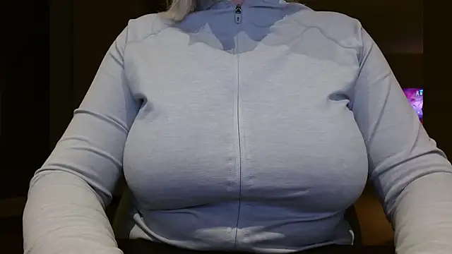 Esmee-Xxx online show from 8, 11, 2025