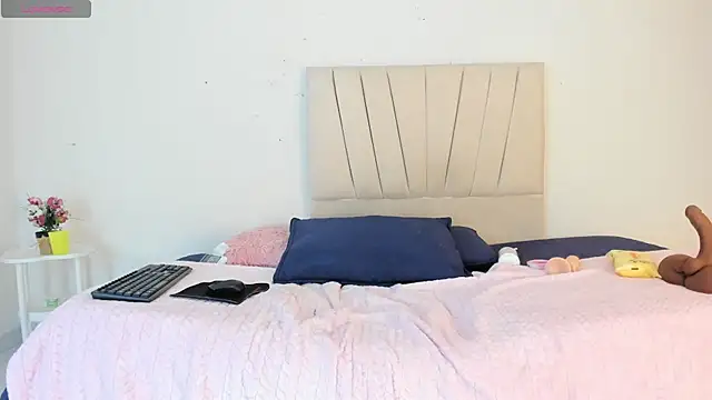  Miaa khalifa  online show from 25, 4, 2026