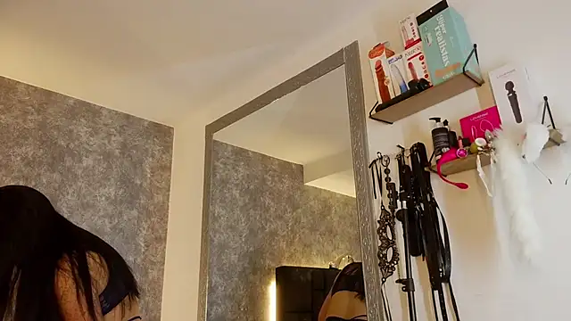 crystaldarliing online show from 24, 4, 2026