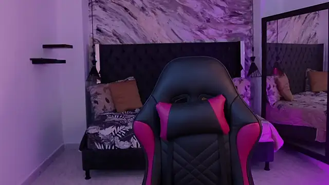 kitty collins  online show from 5, 4, 2026