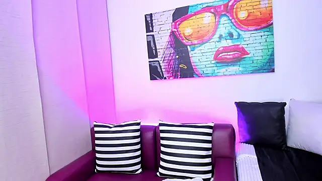 leyah  online show from 23, 11, 2025