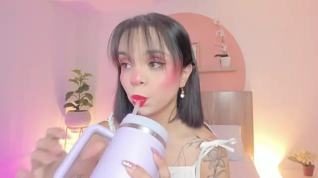 Snapshot of Clara_Luu chatting on 7, 5, 2026 Clara Luu online show from 7, 5, 2026
