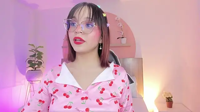 Snapshot of Clara_Luu chatting on 9, 5, 2026 Clara Luu online show from 9, 5, 2026