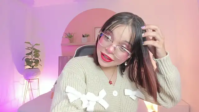 Snapshot of Clara_Luu chatting on 10, 5, 2026 Clara Luu online show from 10, 5, 2026