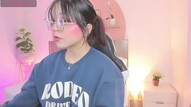 Snapshot of Clara_Luu chatting on 23, 5, 2026 Clara Luu online show from 23, 5, 2026