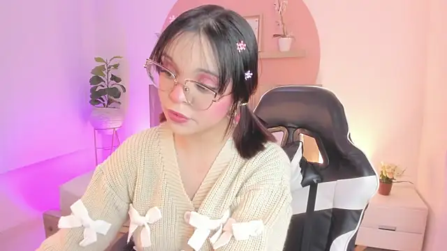 Snapshot of Clara_Luu chatting on 7, 6, 2026 Clara Luu online show from 7, 6, 2026