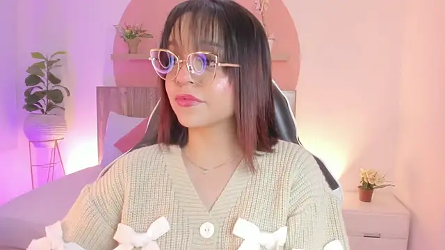 Snapshot of Clara_Luu chatting on 10, 6, 2026 Clara Luu online show from 10, 6, 2026
