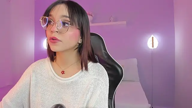 Snapshot of Clara_Luu chatting on 13, 6, 2026 Clara Luu online show from 13, 6, 2026