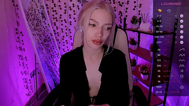 AnyaTaylor  online show from 24, 4, 2026
