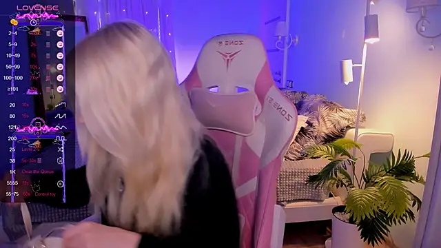 AnyaTaylor  online show from 27, 4, 2026