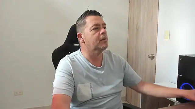 Snapshot of massimo_dannger chatting on 3, 12, 2025 massimo dannger online show from 3, 12, 2025