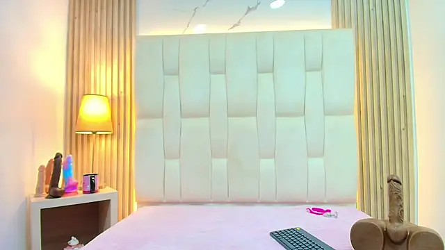 CharlotteSchmidtt online show from 23, 4, 2026