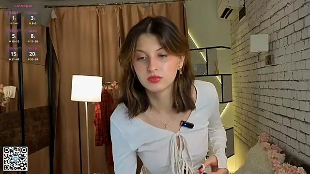 LorinaMaffitt online show from 12, 10, 2025