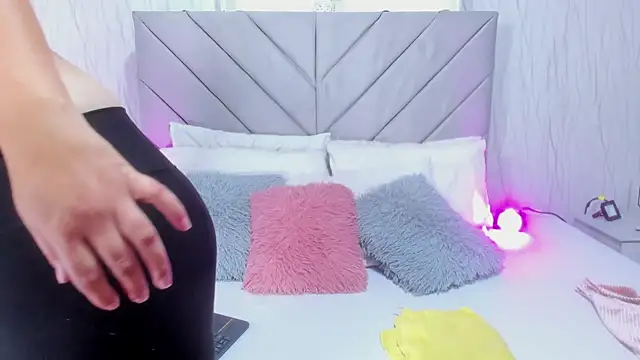 Victoria Guzman online show from 10, 2, 2026