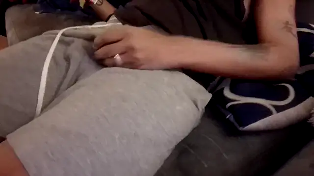 Snapshot of shaker75019paris chatting on 4, 10, 2025 shaker75019paris online show from 4, 10, 2025