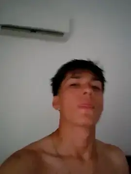 LUISSLEONN0958 online show from 9, 11, 2025