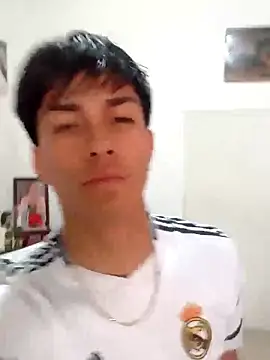 LUISSLEONN0958 online show from 16, 11, 2025