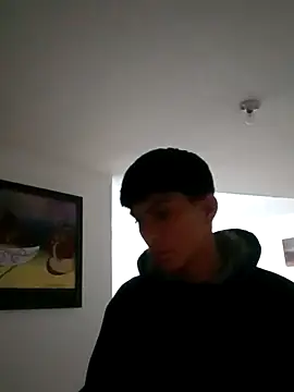 LUISSLEONN0958 online show from 22, 11, 2025