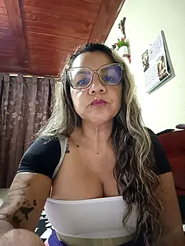 Snapshot of TiffanyTomshon chatting on 12, 11, 2025 TiffanyTomshon online show from 12, 11, 2025