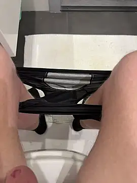 Snapshot of myPriority01 chatting on 24, 10, 2025 myPriority01 online show from 24, 10, 2025