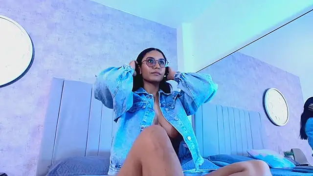 Snapshot of karla-ruiz chatting on 28, 10, 2025 karla-ruiz online show from 28, 10, 2025